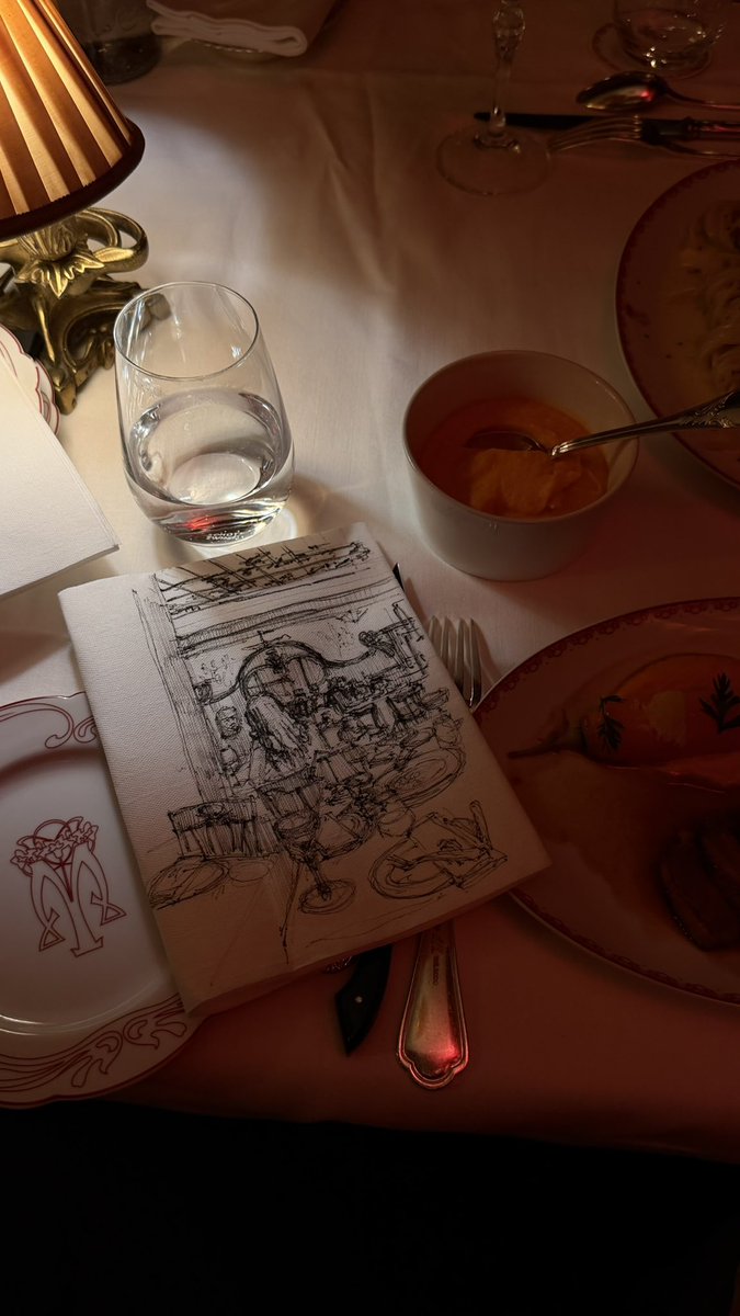 allleuu's tweet photo. napkins napkins napkins https://t.co/ufE5GiOSgL