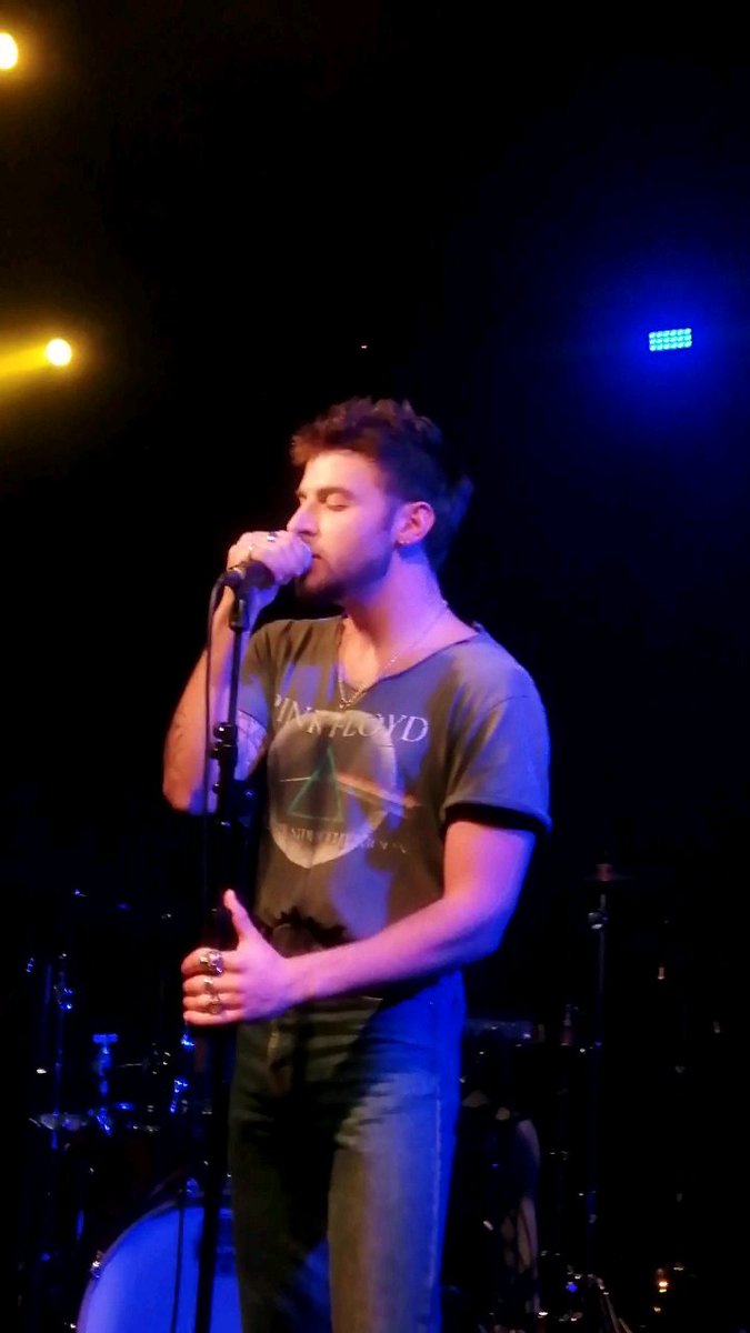 a_yese_'s tweet photo. Fue muy bonito volver a verte sobre el escenario cantando tus canciones @lucas_curotto ✨

Orgullo infinito por ti, por no rendirte y seguir luchando por lo que amas incluso cuando no es fácil.

En los momentos buenos, pero sobre todo en los difíciles, siempre estaré
🥹🤍🫂 https://t.co/KNvAqv4m8G