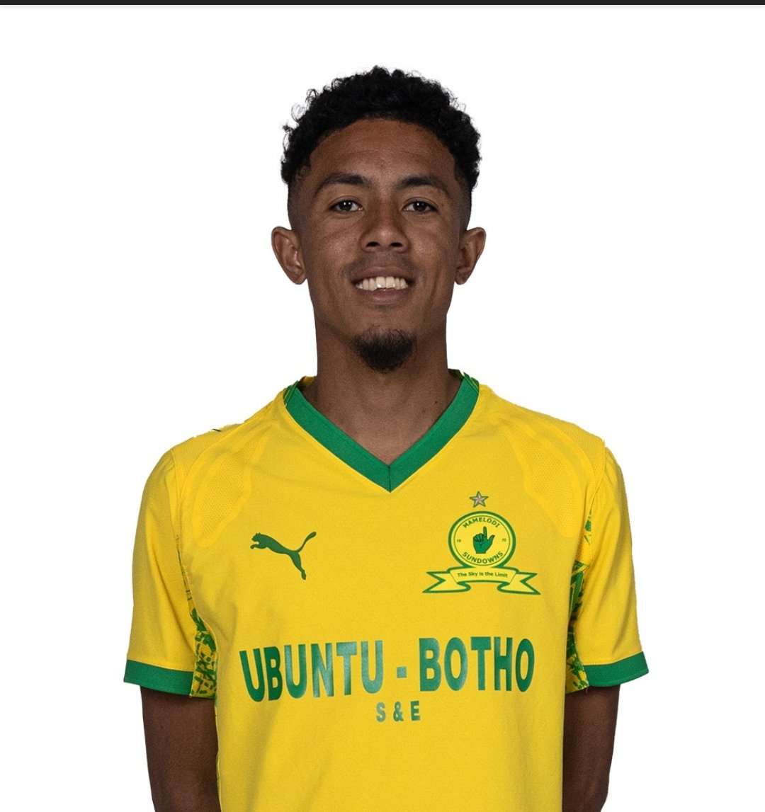 bab_hlabisa's tweet photo. Posting him here, am not trolling him but asking for PRAYERS 🙌🏼🙏🏿He finds himself in good spaces but the end product is non existent😭😭 https://t.co/oPftalr0hb