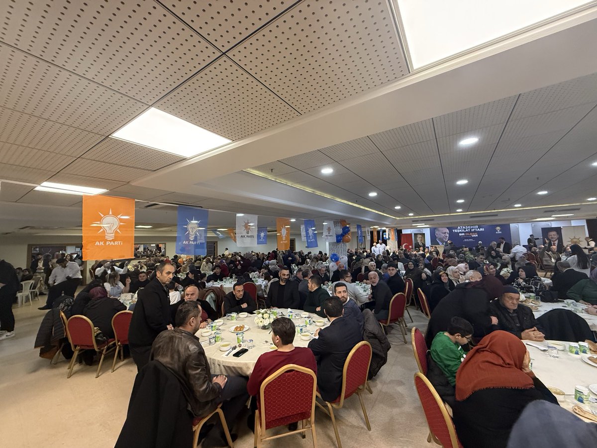 📍Ataşehir Vefa İftarı

Vefa; birlikte yürüdüğün yolu, yol arkadaşlarını ve verilen emekleri unutmamaktır.
Vefa; aynı davaya gönül verenlerle yıllar sonra bile aynı sofrada buluşabilmektir.

AK Parti Ataşehir İlçe Teşkilatımızın düzenlediği Vefa İftarı programında; geçmişten