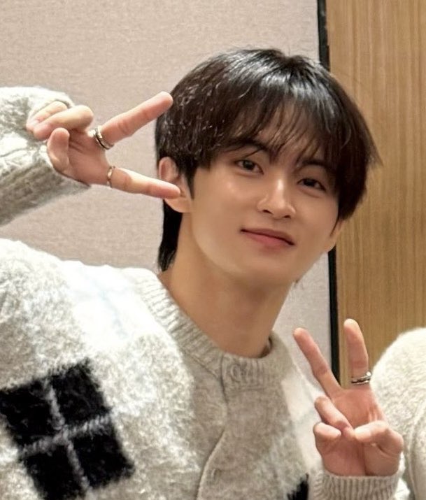 i hope health and happiness always follow you around markie… pleaaaase take care of yourself ☹️🫳🏼