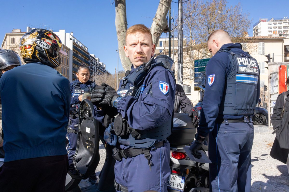 PMMarseille's tweet photo. 🚦 Cette semaine, les VTT Centre ont quadrillé le bd Baille, la pl. Saadi Carnot et la pl. Marceau: infractions routières, délits et stationnement illicite dans le viseur. Opérations menées avec les Scooters Centre, la BTP Centre, nos motards, le CSU et la vidéo-verbalisation. 💙 https://t.co/DFEmQwQzTb