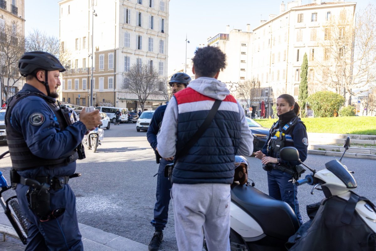 PMMarseille's tweet photo. 🚦 Cette semaine, les VTT Centre ont quadrillé le bd Baille, la pl. Saadi Carnot et la pl. Marceau: infractions routières, délits et stationnement illicite dans le viseur. Opérations menées avec les Scooters Centre, la BTP Centre, nos motards, le CSU et la vidéo-verbalisation. 💙 https://t.co/DFEmQwQzTb