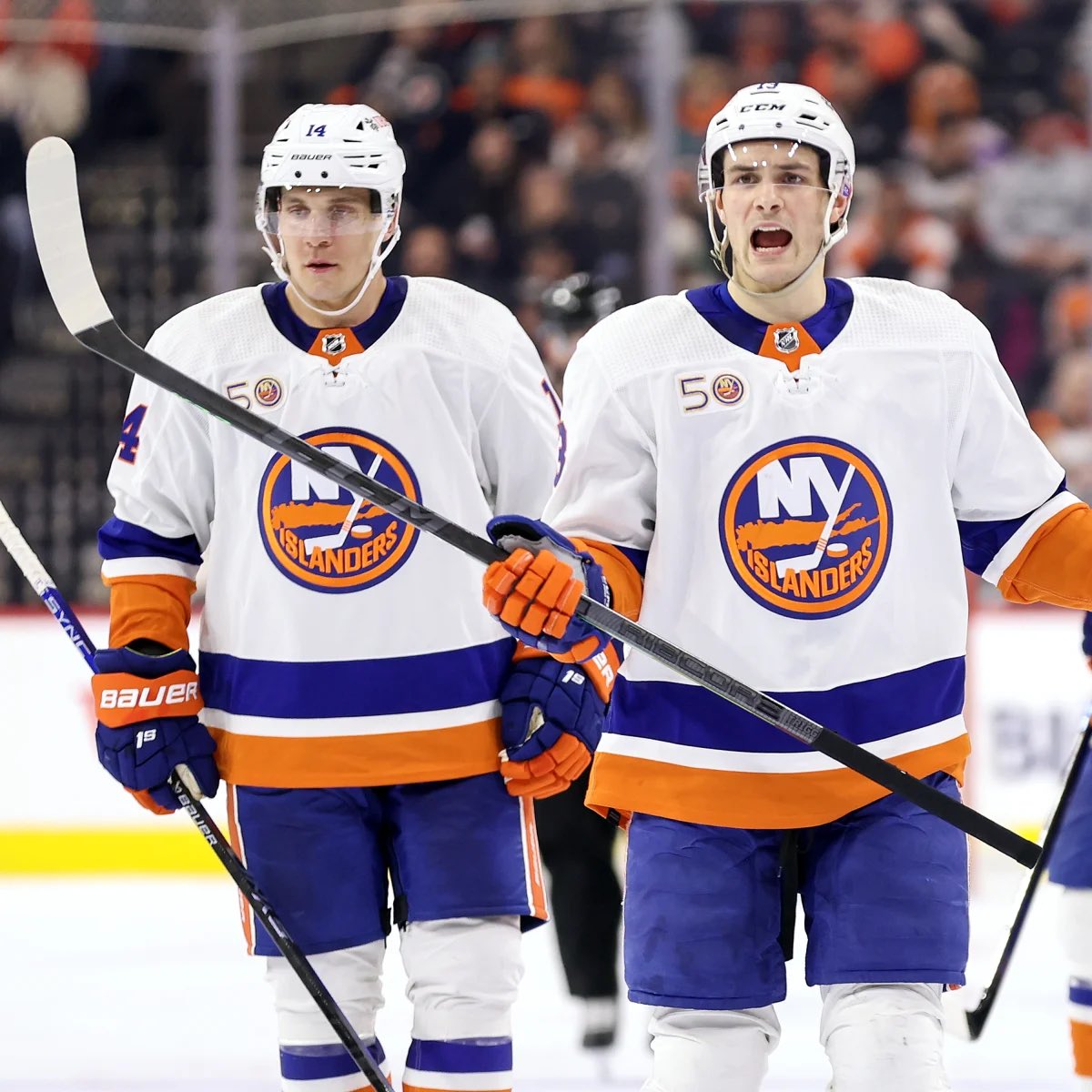 IslesRumor's tweet image. Bo Horvat and Mat Barzal have been separated and will play on different lines tonight against the LA Kings. #Isles 

Do you agree with Patrick Roy?