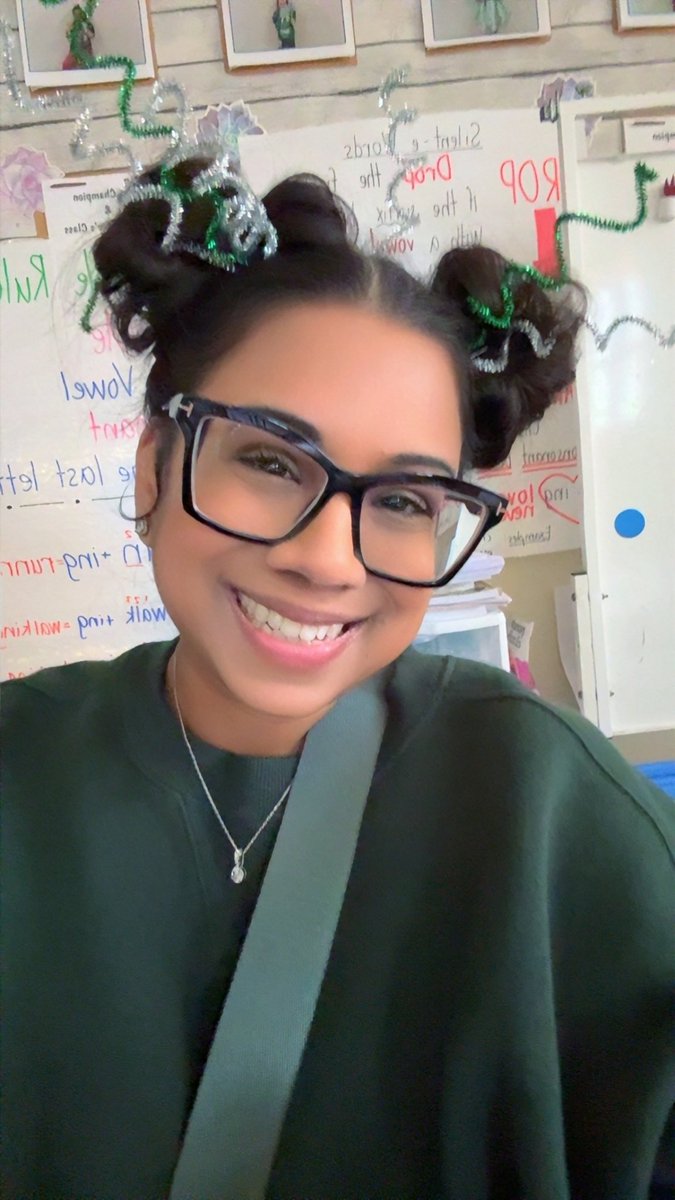 MelC930's tweet image. Happy Fri-YAY 🎉 ♥️ 
It’s Wacky Day at school &amp;amp; it sure is wacky around here 🤪 
Hope everyone has a FAB Friday ✨ 
Don’t get into too much trouble 😉 

#FridayThe13th 
#weekendloading