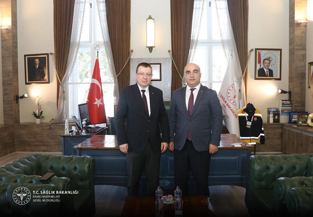 sbkhgm's tweet photo. İzmir programı kapsamında Genel Müdürümüz Dr. Hakan Usta, İzmir İl Sağlık Müdürü Doç. Dr. Ayhan Kul ile İl Sağlık Müdürlüğünde bir araya geldi.

Ayrıca Genel Müdürümüz, İl Sağlık Müdürü ve yöneticilerin katılımıyla bir değerlendirme toplantısı gerçekleştirdi.

Toplantıda sağlık hizmetlerinin etkinliği, hizmet sunumunun güçlendirilmesi ve Bakanlığın taşra teşkilatına yönelik beklentiler ele alındı.