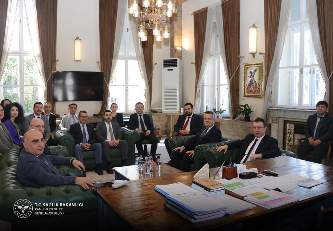 sbkhgm's tweet photo. İzmir programı kapsamında Genel Müdürümüz Dr. Hakan Usta, İzmir İl Sağlık Müdürü Doç. Dr. Ayhan Kul ile İl Sağlık Müdürlüğünde bir araya geldi.

Ayrıca Genel Müdürümüz, İl Sağlık Müdürü ve yöneticilerin katılımıyla bir değerlendirme toplantısı gerçekleştirdi.

Toplantıda sağlık hizmetlerinin etkinliği, hizmet sunumunun güçlendirilmesi ve Bakanlığın taşra teşkilatına yönelik beklentiler ele alındı.