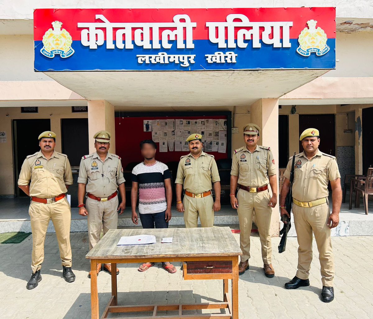 #SpKheri द्वारा अपराध एवं अपराधियों के विरुद्ध चलाये जा रहे अभियान के अंतर्गत थाना पलिया पुलिस द्वारा, 10.10 ग्राम अवैध मादक पदार्थ ब्राउन शुगर (स्मैक) बरामद कर 01 नफर अभियुक्त को गिरफ्तार किया गया  #UPPolice #BehindBars #KheriPolice
<a href="/Uppolice/">UP POLICE</a>
<a href="/Igrangelucknow/">IG Range Lucknow</a>