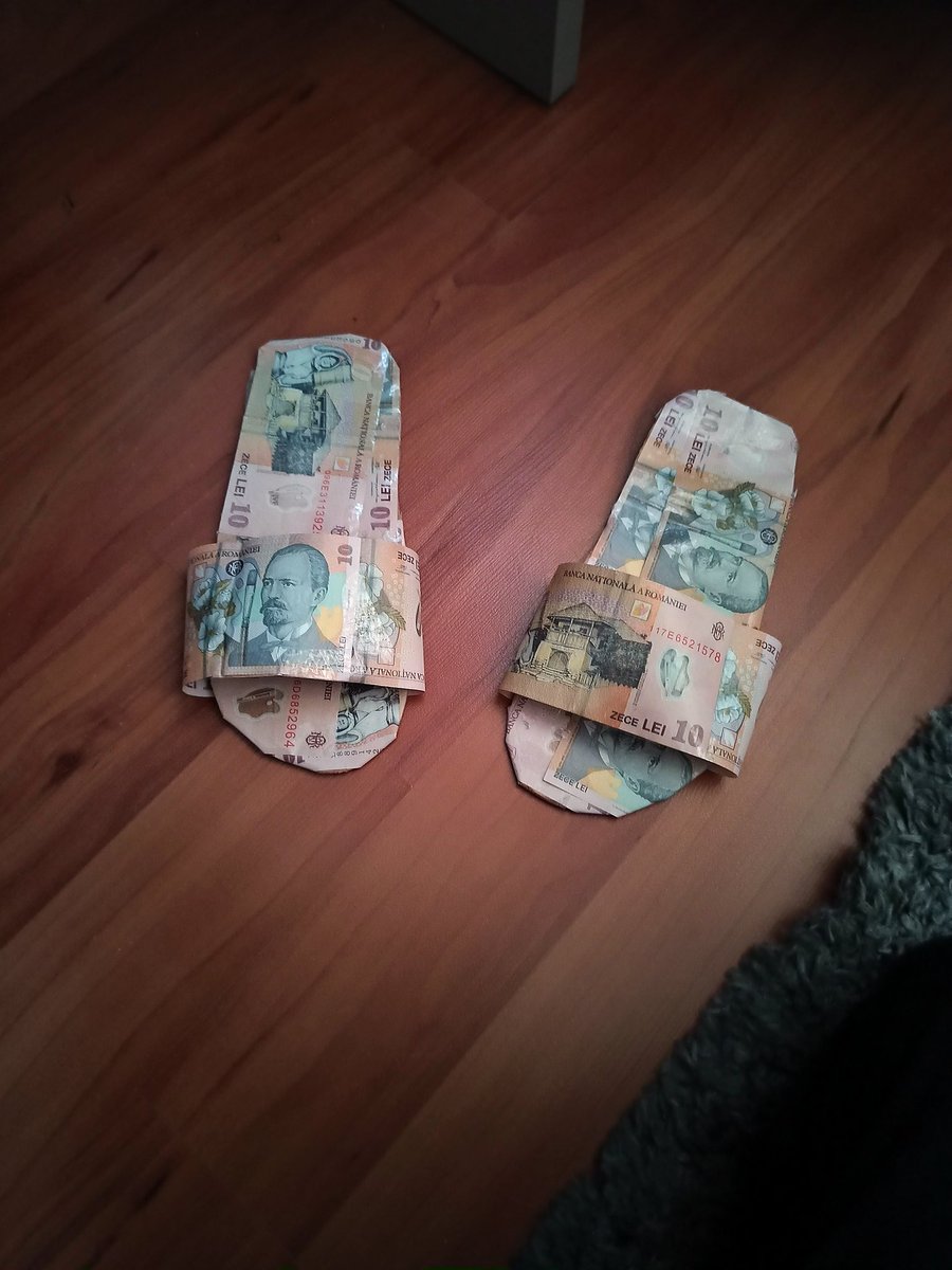 i ate a glass marble when i was 6 🥞⃤ tweet media