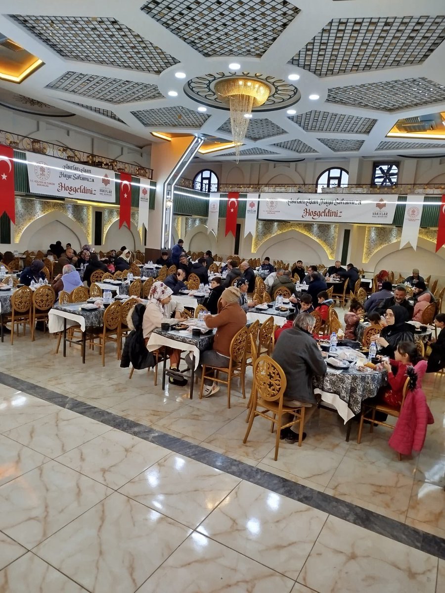 “Asırları Aşan Hayır Bu Sofrada”

🌙Ramazan-ı Şerif’in 23. gününde iftar sofralarında buluştuk. 

📍Gaziantep , 📍Kahramanmaraş 📍Kilis illerimizde gönül sofralarında bir araya gelerek Ramazan’ın bereketini ve paylaşmanın huzurunu birlikte yaşadık.

“Vakıf Gelenektir, Vakıf