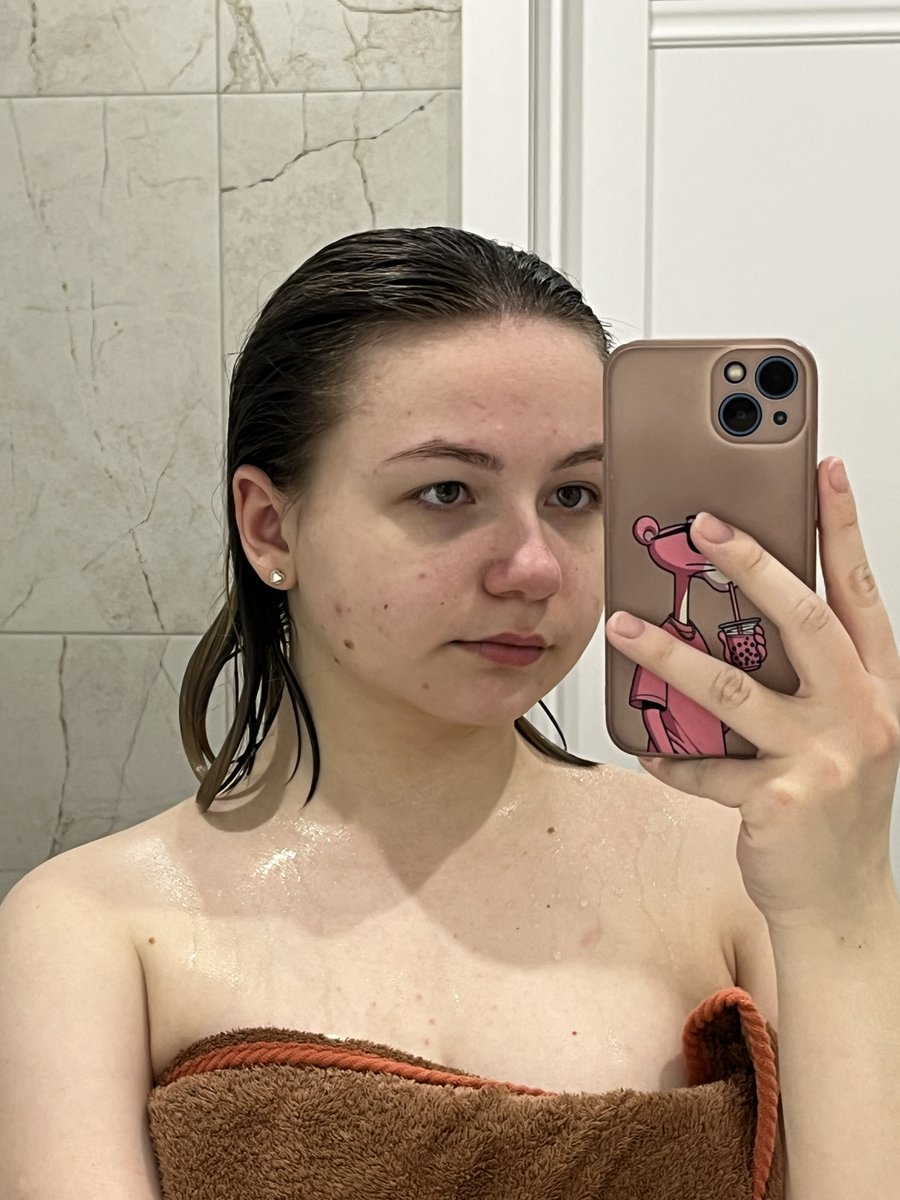 Frisch aus der Badewanne и so entspannt.. massierst du mir ein bisschen den Rücken?