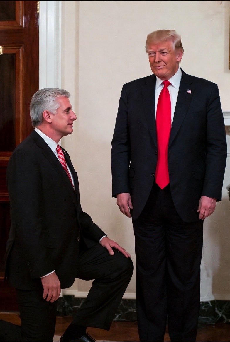 <a href="/agusantonetti/">Agustín Antonetti</a> Le toca arrodillarse y cumplir órdenes . Braaavo Trump  👏🏻👏🏻👏🏻

PAZ A TRAVÉS DE LA FUERZA 💪🏻