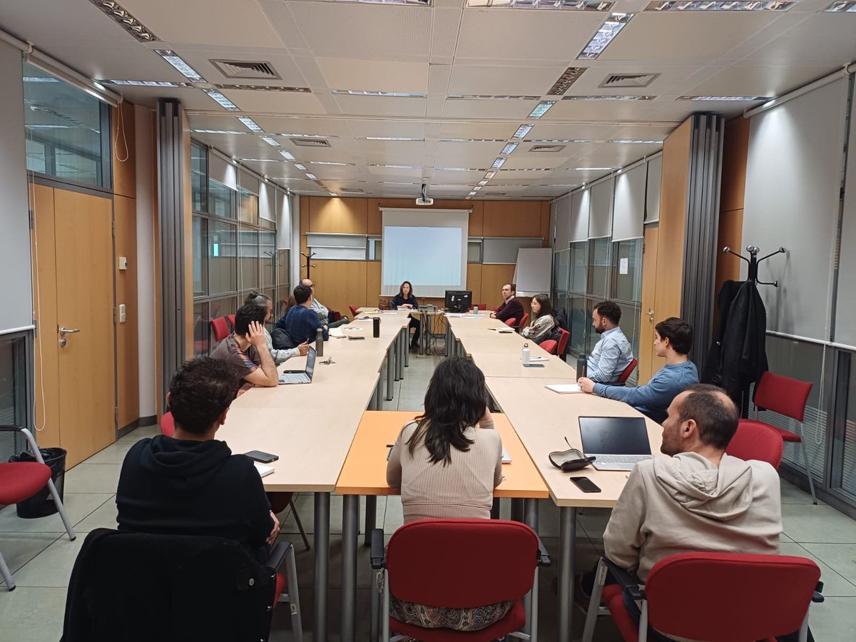 Grupo Geografía Económica AGE tweet media