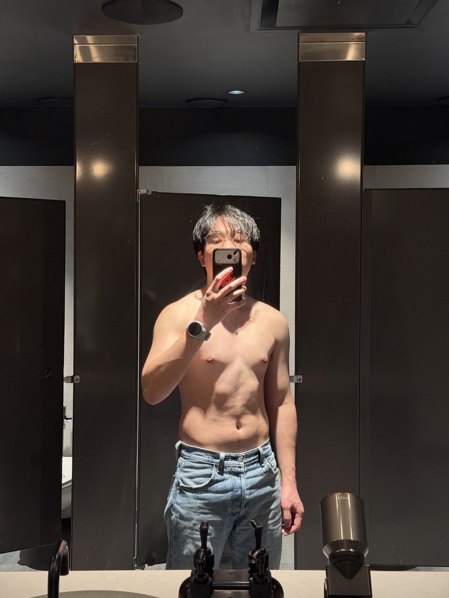 JJJJOHAN tweet media