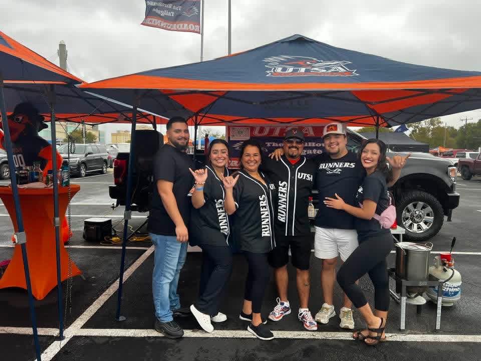 linalongoria's tweet image. Full circle moment 🧡💙 My fiancé and I are officially season ticket holders for the UTSA Roadrunners football!!!
From attending that very first game in the Alamodome during the Larry Coker era to now having two seats to call our own… this journey hits different 🥹 #utsa