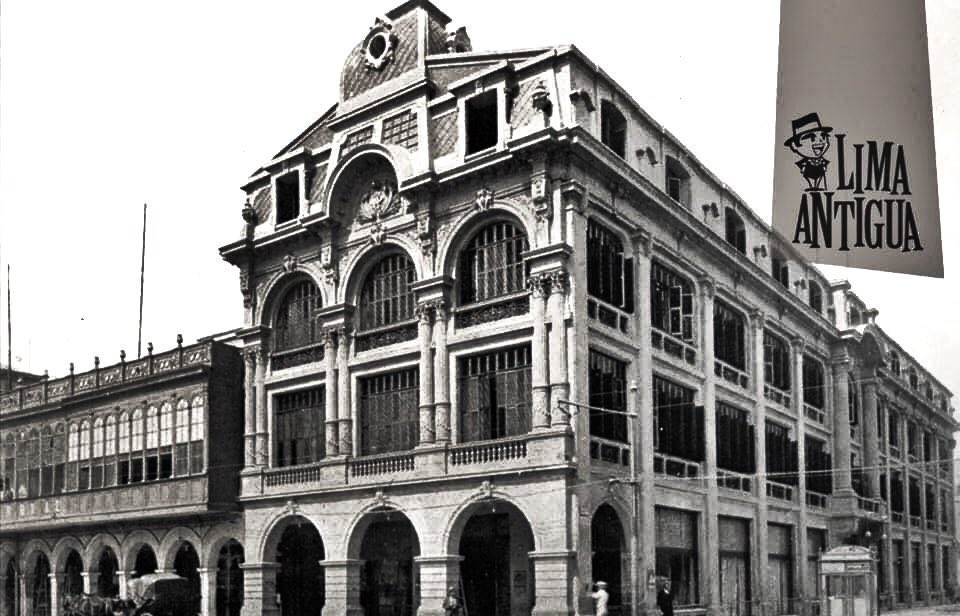 limantigua's tweet photo. Antiguas casas comerciales en Lima - Casa Oechsle - Portal de Botoneros, Plaza Mayor de Lima.
Sigue a @limantigua
#Oechsle #vladimirvelasquez #coleccionlimantigua #limantigua https://t.co/AmGzLxb0Ow