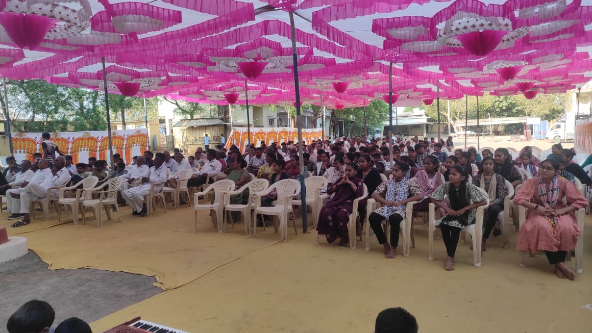 kpranavjoshi's tweet photo. સાવરકુંડલાના થોરડી ગામે યોજાયો મિલેટ મેળો
થોરડી ગામેં લોક સેવક સંઘ ખાતે મિલેટ મહોત્સવ સહ પીએમ કિસાન સન્માન દિવસની ઉજવણી કરવામાં આવેલ. આ આયોજન માં મોટી સંખ્યામાં ખેડૂત ભાઈઓ બહેનો જોડાયા હતા. @agriamreli01 @agrisvkd @ddoamreli @SdmSavarkundla @Infoamreligog https://t.co/gZG56nlMwI