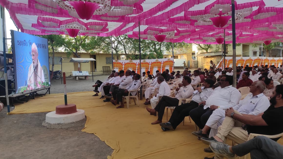 kpranavjoshi's tweet photo. સાવરકુંડલાના થોરડી ગામે યોજાયો મિલેટ મેળો
થોરડી ગામેં લોક સેવક સંઘ ખાતે મિલેટ મહોત્સવ સહ પીએમ કિસાન સન્માન દિવસની ઉજવણી કરવામાં આવેલ. આ આયોજન માં મોટી સંખ્યામાં ખેડૂત ભાઈઓ બહેનો જોડાયા હતા. @agriamreli01 @agrisvkd @ddoamreli @SdmSavarkundla @Infoamreligog https://t.co/gZG56nlMwI