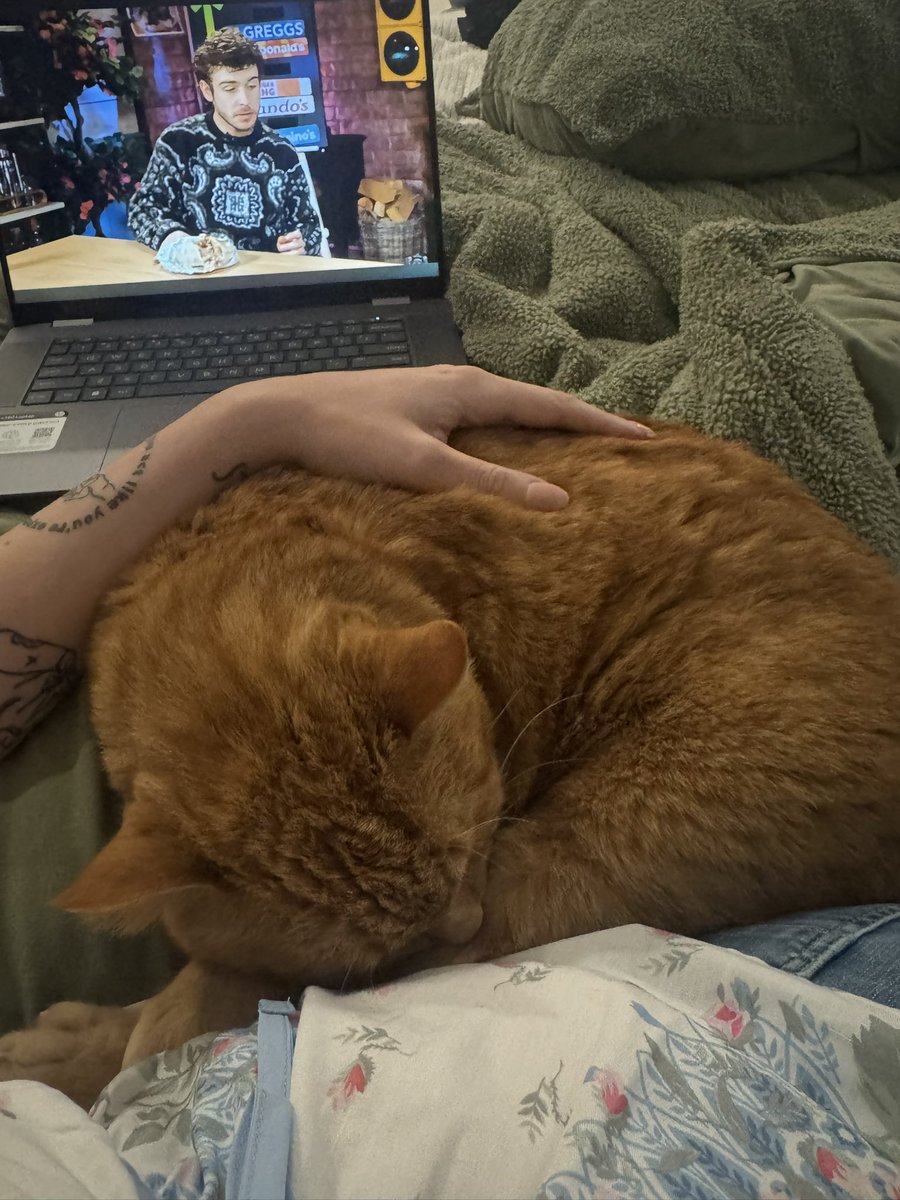 oliver ⟢ tweet media