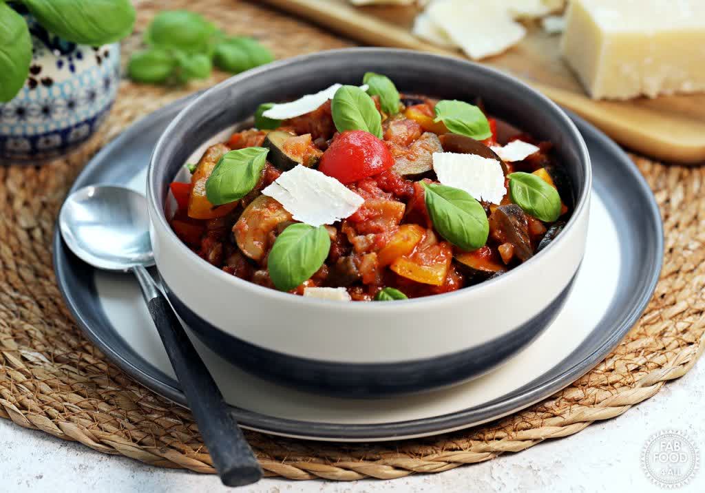FabFood4All's tweet image. This Simple Ratatouille Recipe (a French Classic) has been a family favourite since I first made it for my family. It's the perfect low-carb side dish or vegan/vegetarian main served with pasta! #ratatouille #frenchrecipe #easyrecipe #vegetarian 
fabfood4all.co.uk/simple-ratatou…