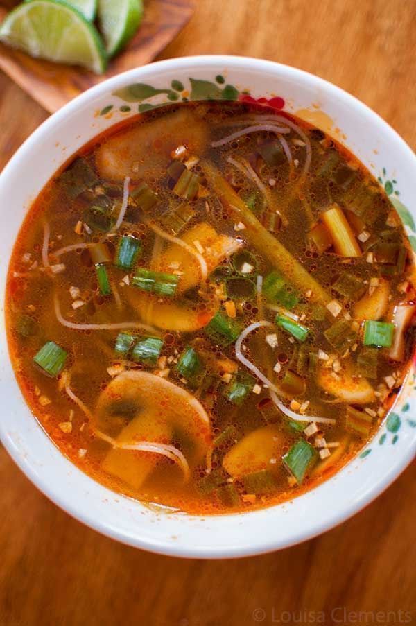 Living_Lou's tweet photo. Ginger scallion soup!
You’ll need scallions, garlic, ginger, mushrooms, soy sauce, sriracha, cinnamon, lime, sesame oil, broth + vermicelli noodles. Recipe is below!
RECIPE: https://t.co/eV8RAezL7e
#soups #deliciousfood https://t.co/DAwaRMxpFk