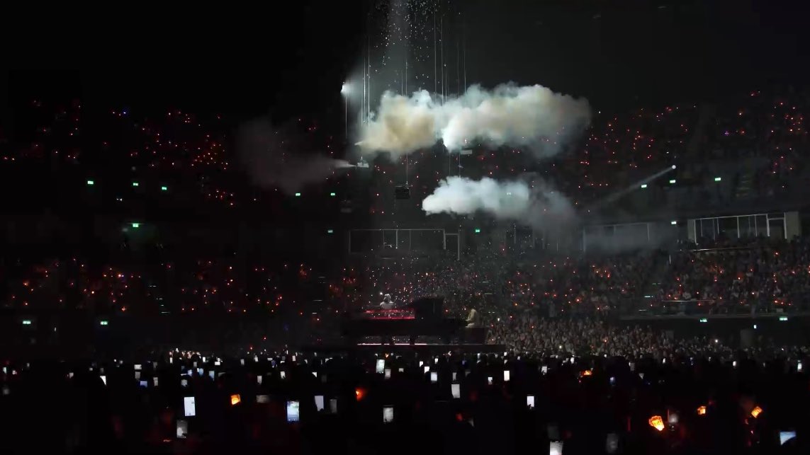 ความสุขจากการได้เห็นศิลปินที่ชอบได้ทำในสิ่งที่ชอบสำหรับเราคอนเสิร์ตนี้ให้ความรู้สึกแบบนั้นเลย เหมือนบิวกิ้นพาไปดูแต่ละความชอบของเค้าว่ามันพิเศษแบบไหน บิวกิ้นเก่งและเติบโตอย่างดีมากจิงๆคับ พุมใจในตัวพี่เน้อ🌟

#BILLKIN_FEELQUENCY_D1