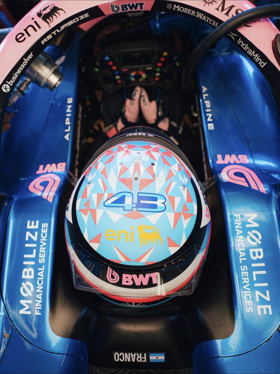 Es el momento en que el crucero llega a puerto.
Están los que se bajan.
Están los que se suben, aunque les digan que más adelante habrá tormentas.
Y están los que vienen desde el astillero..y no se piensan bajar. Elegí quién sos.Yo estoy atornillado a la cubierta del MSC 43.