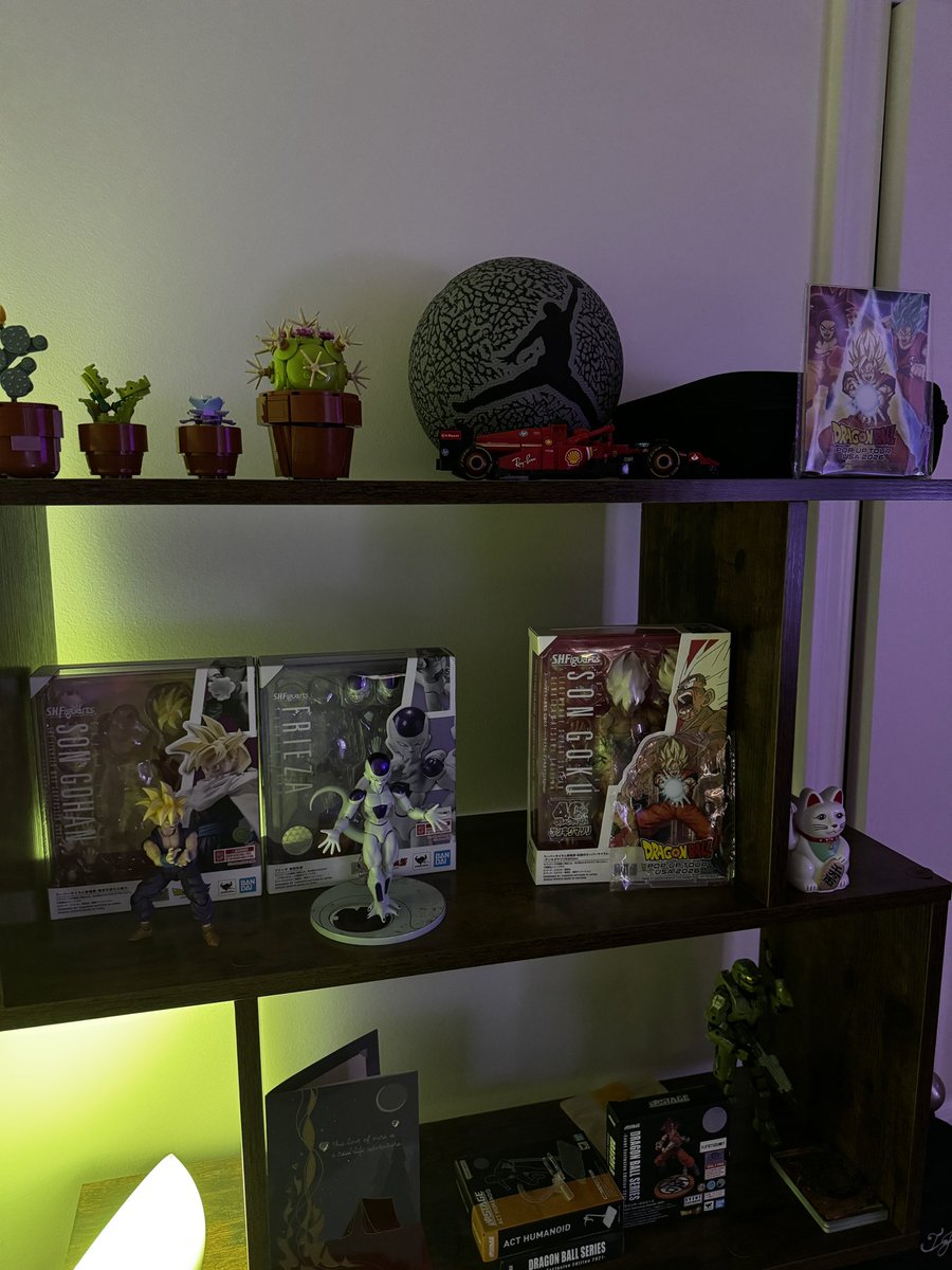 TeeJaaie's tweet photo. @Dante72572283 @BandaiCollect Monitor is an absolute gem! 🤝 And not planning to sell, but I would like one to keep in the box. If i don’t get another I’m sure it will be opened, have the Fighter of Rage Goku preorder on the way, so not pressed to open this. Just personal preference on my collection 🤷🏾‍♂️ https://t.co/QbOhPuphQZ