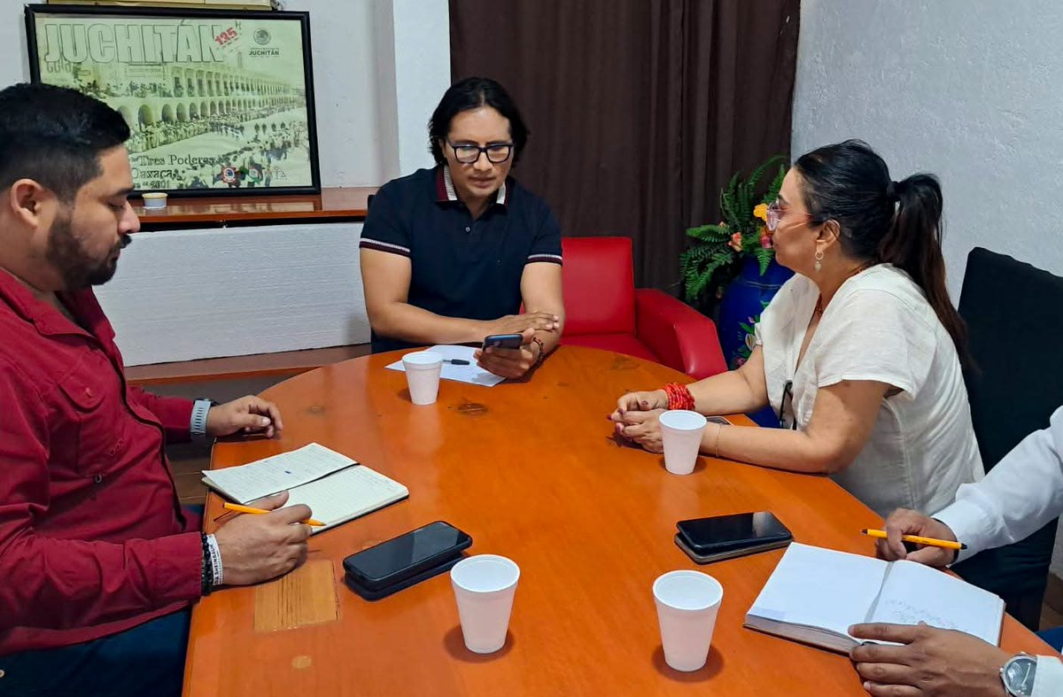 Reunión de trabajo con la compañera presidenta de El Espinal, Esperanza Benitez Arizmendi. Seguimos sumando esfuerzos desde las casas de gestión de la senadora Luisa Cortés García pra impular la transformación de nuestro Istmo y de Oaxaca.
<a href="/seguidores/">seguidores</a> #SenadoraLuisaCortes