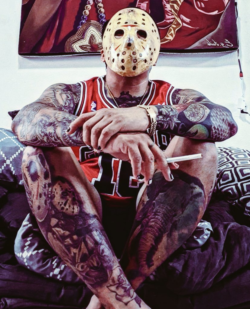 amanwithmask's tweet photo. #Viernes13 https://t.co/0Hboz8F8zC