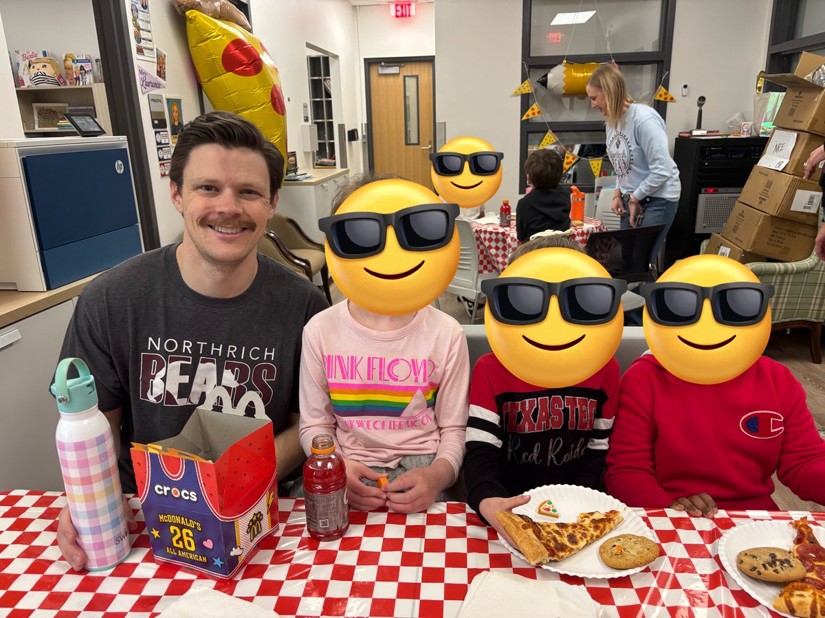 Lydia Hiatt tweet media