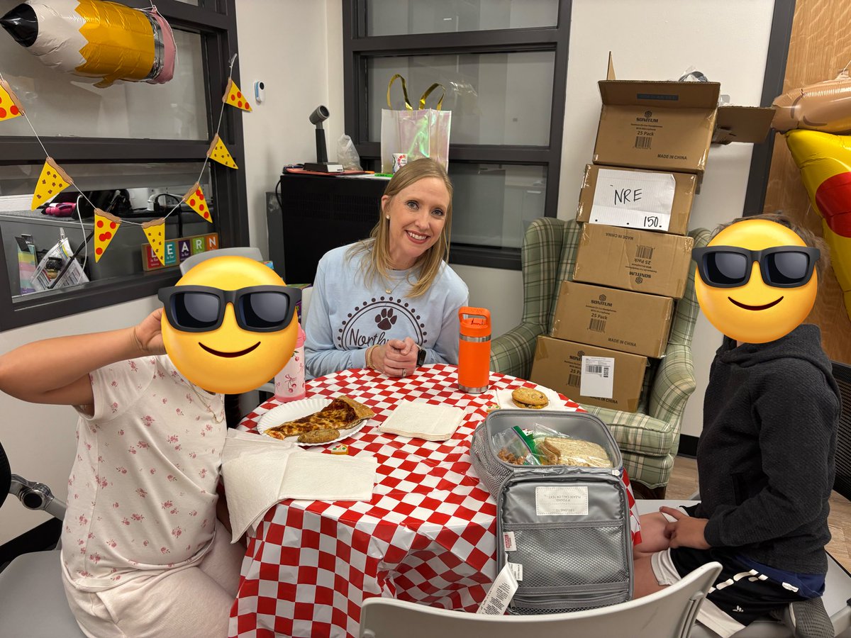 Lydia Hiatt tweet media