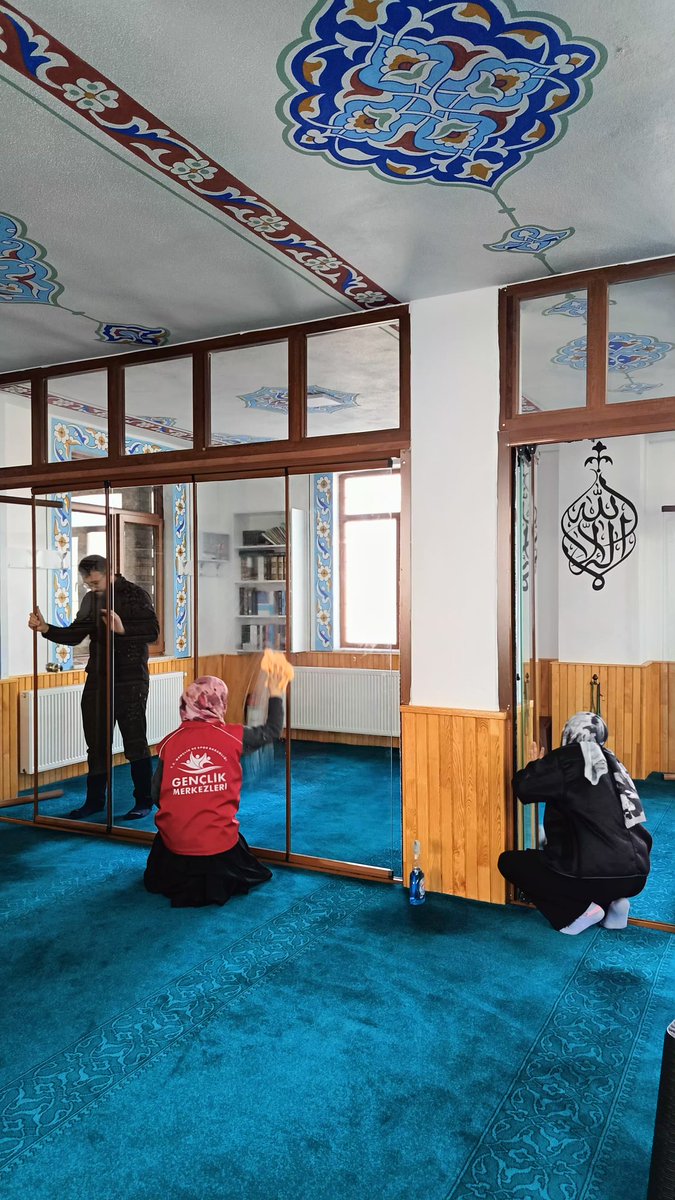 GSBKelkitGM's tweet photo. Gönüllü gençlerimizle birlikte Hz. Osman camiinde temizlik çalışması gerçekleştirdik. 
 Ramazan'ın bereketini, paylaşmanın ve birlikte hizmet etmenin huzurunu hep birlikte yaşadık. 
Emeği geçen tüm gönüllü gençlerimize teşekkür ediyoruz.🌙

#merkezimheryerde #gönüllügenç https://t.co/YMfeylvnxd