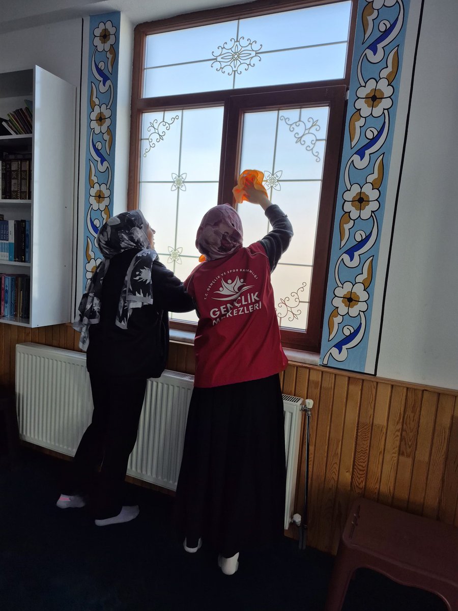 GSBKelkitGM's tweet photo. Gönüllü gençlerimizle birlikte Hz. Osman camiinde temizlik çalışması gerçekleştirdik. 
 Ramazan'ın bereketini, paylaşmanın ve birlikte hizmet etmenin huzurunu hep birlikte yaşadık. 
Emeği geçen tüm gönüllü gençlerimize teşekkür ediyoruz.🌙

#merkezimheryerde #gönüllügenç https://t.co/YMfeylvnxd