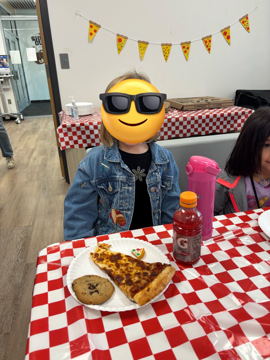 Lydia Hiatt tweet media