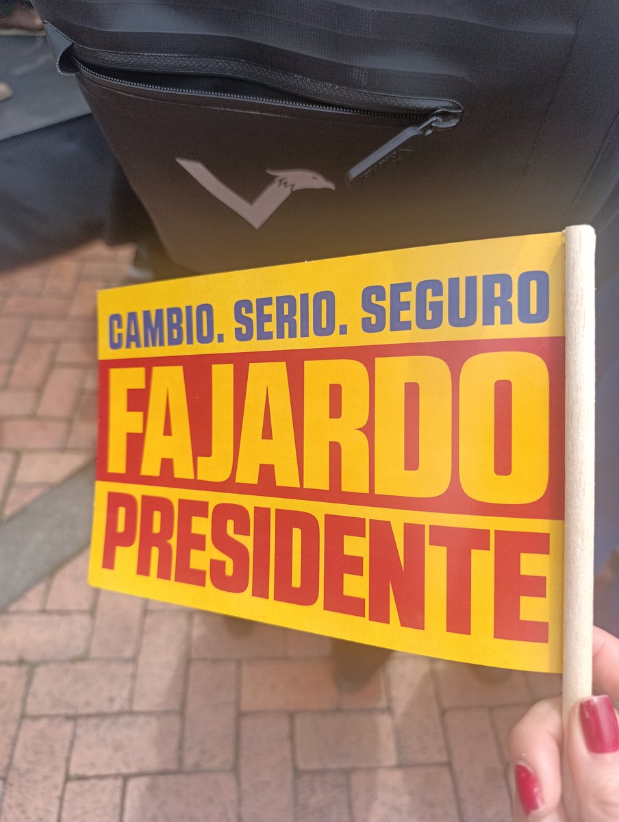 DCriss31's tweet photo. Si, yo quiero que seas mi presidente @sergio_fajardo #AdelanteConFajardo #Fajardo #EdnaBonilla https://t.co/kzeTVVzSIY