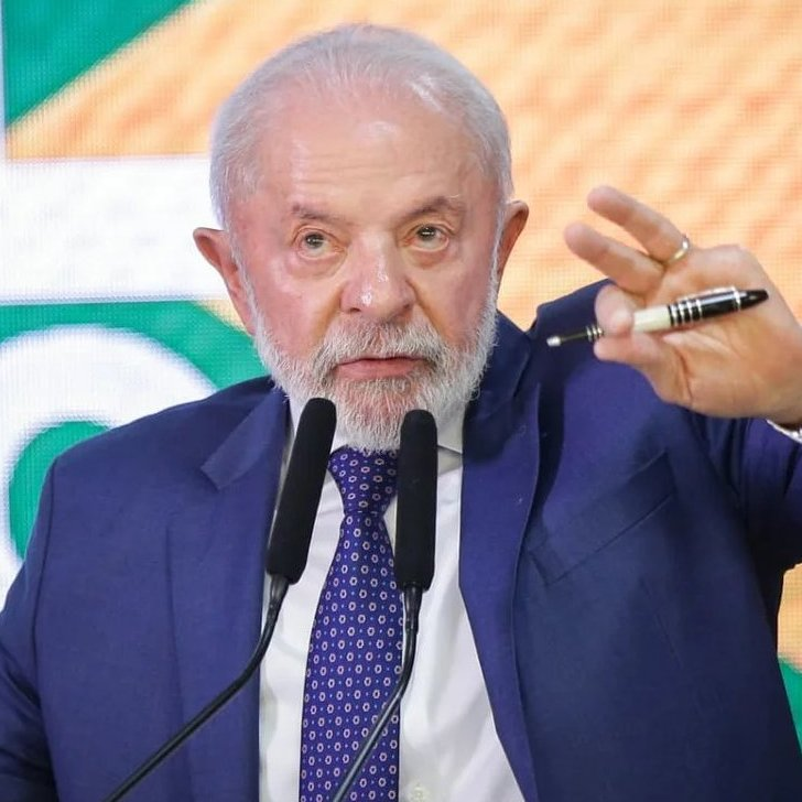 republiqueBRA's tweet photo. 🇧🇷 💉 “As pessoas têm que aprender a tirar a bunda da cadeira e andar um pouco”, diz Lula ao comentar o uso de Ozempic. https://t.co/2HjCy95oNv