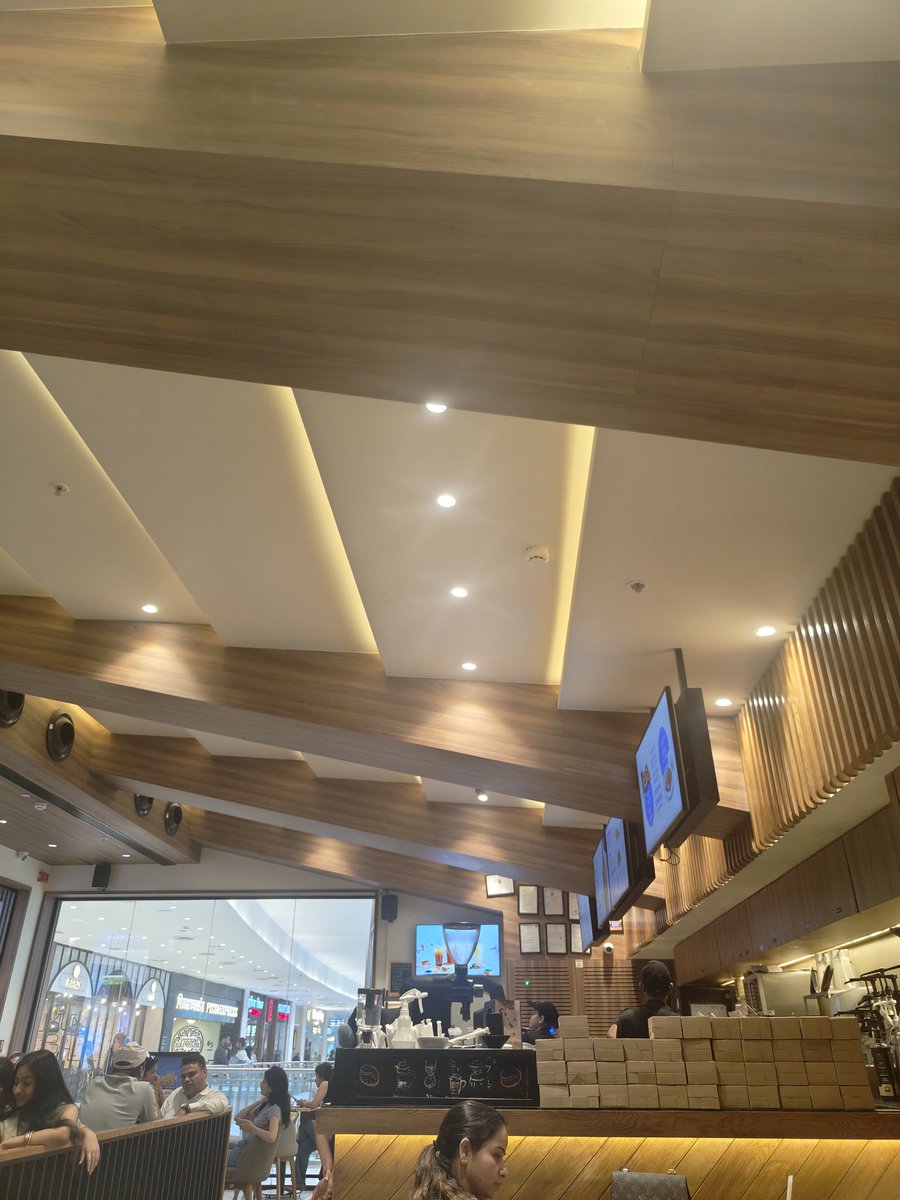 isitMaaz's tweet photo. Third wave coffee > Starbucks https://t.co/ye74AlM0Tl