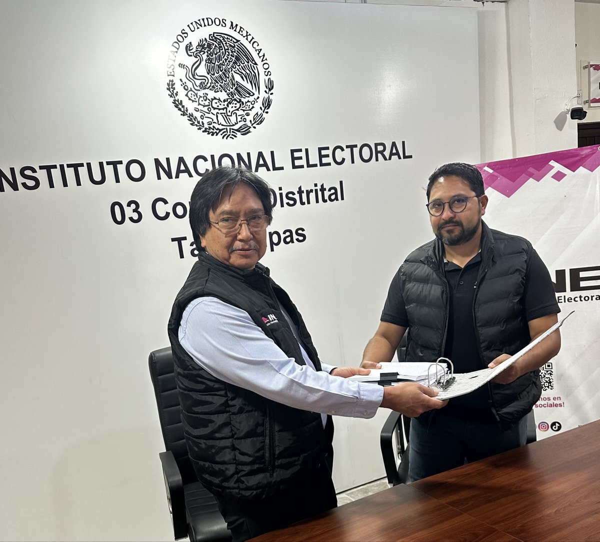 03_JuntaTam's tweet photo. Garantizando la continuidad de las tareas institucionales, se lleva a cabo entrega-recepción de las Vocalías de Organización y Capacitación Electoral y Educación Cívica. https://t.co/7arR2eEWRi
