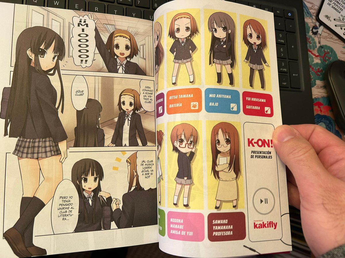 SekaiEditorial's tweet photo. Mirad lo que nos acaba de llegar de imprenta😁

Solo quedan dos semanitas para que podáis disfrutar del primer tomo de K-ON!.
Recordad que la preventa sigue abierta, así podréis tenerlo el primer día en casa y con todos sus extras😘

Aquí os dejamos el enlace👇
https://t.co/Nns7T9lMs1