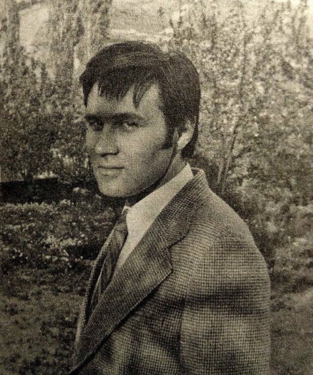 aletheia__'s tweet photo. "Tekrâr mülâkî oluruz bezm-i ezelde 
Evvel giden ahbâba selâm olsun erenler" 

ilber ortaylı 

[21 Mayıs 1947, Avusturya — 13 Mart 2026, İstanbul]