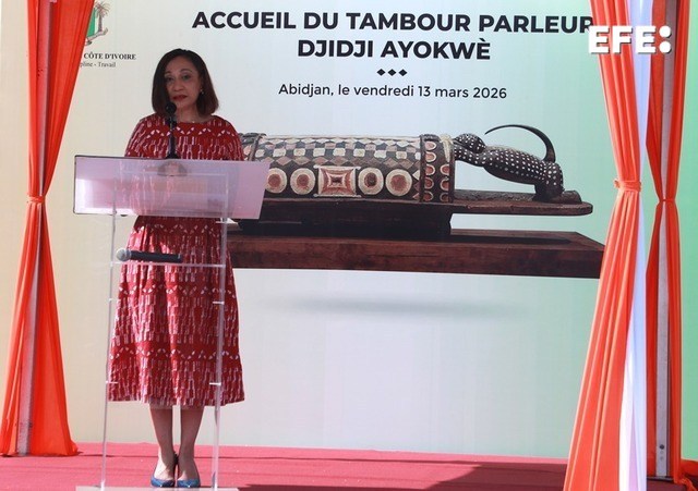 El tambor sagrado del pueblo Atchan, Djidji Ayôkwé, en Costa de Marfil, fue devuelto este viernes a Abiyán, capital marfileña, algo más de un siglo después de haber sido incautado por Francia en 1916.