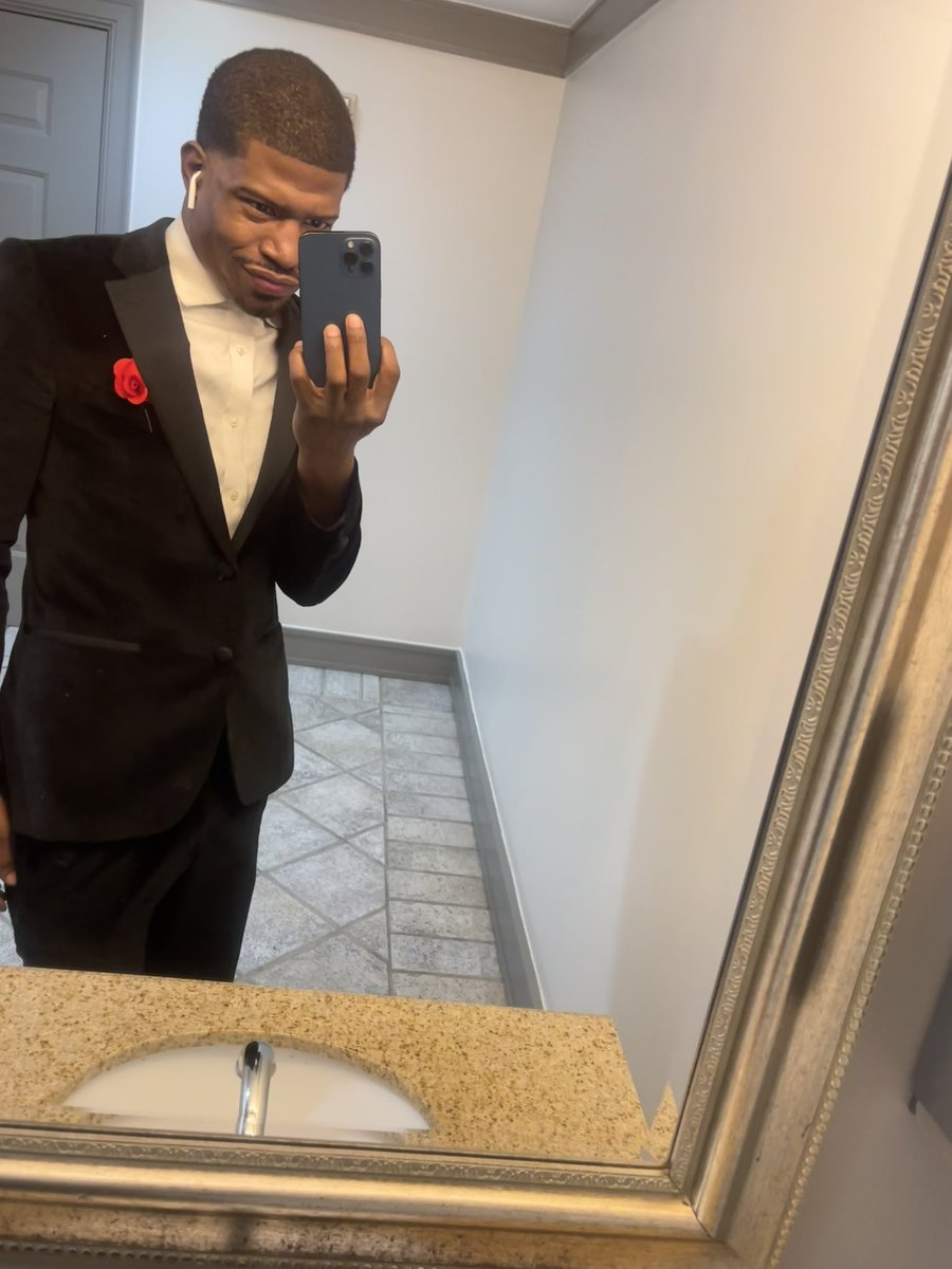 🕴🏾🕴🏾