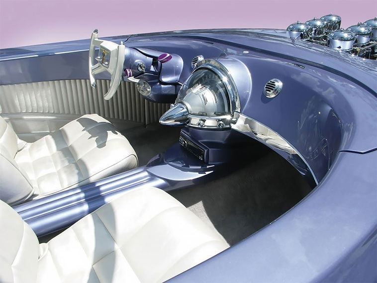 frozhist's tweet image. 1955 Ford "Beatnik" Bubbletop — a futuristic custom car.
#FordBeatnik #Bubbletop #CustomCar #RetroFuturism #AutomotiveDesign