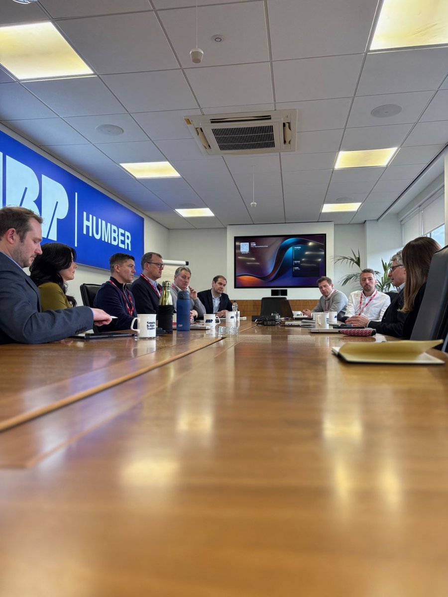 mayorofhey_'s tweet photo. Yesterday I met members of @humber_energy to discuss the role our region will play in the UK’s future #EnergySecurity.

The #Humber already powers much of the country, and we can build on that while cutting emissions, creating local jobs and helping bring down energy bills. https://t.co/5aIL1MKPdN
