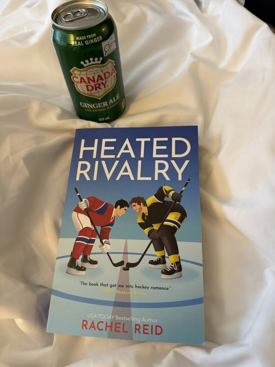 amelia 🌙 tweet media