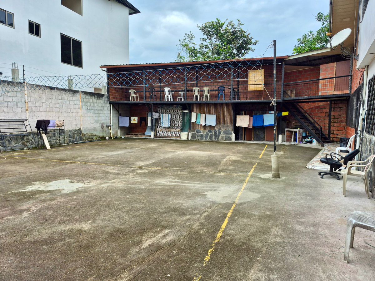 #ZamoraChinchipe | 🚨 Una alerta ciudadana permitió realizar un operativo conjunto entre la #ACESS, <a href="/DHumanoEc/">Ministerio de Desarrollo Humano 🇪🇨</a>, <a href="/Salud_Ec/">Ministerio de Salud Pública 🇪🇨</a> y <a href="/PoliciaEcuador/">Policía Ecuador</a>, en un sitio que ofertaba tratamiento de adicciones en #Cumbaratza, sin contar con licenciamiento ni permiso de funcionamiento de la ACESS.