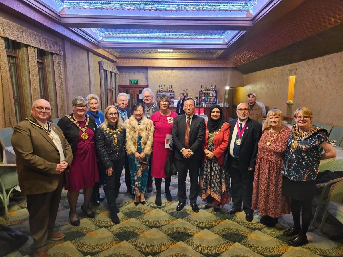 HighSheriffGM's tweet photo. On the 23rd February, Judith &amp; I attended a Chinese New Year variety show held at Stockport Plaza Theatre. Organised by the Federation of Chinese Associations of Manchester, the show featured a fantastic tour by high-level performers from China. https://t.co/ZWJkCXzkcw