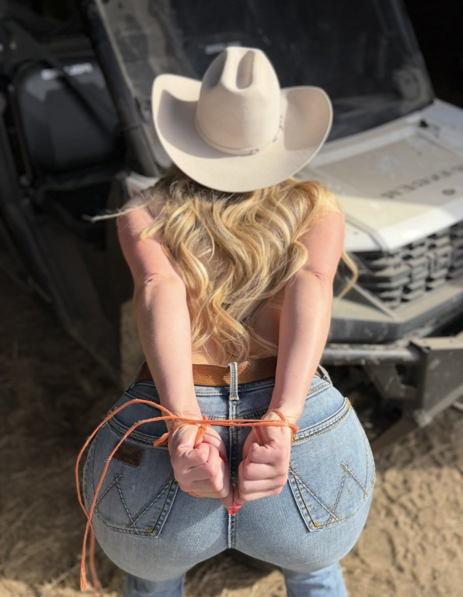 Emma Claire tweet media