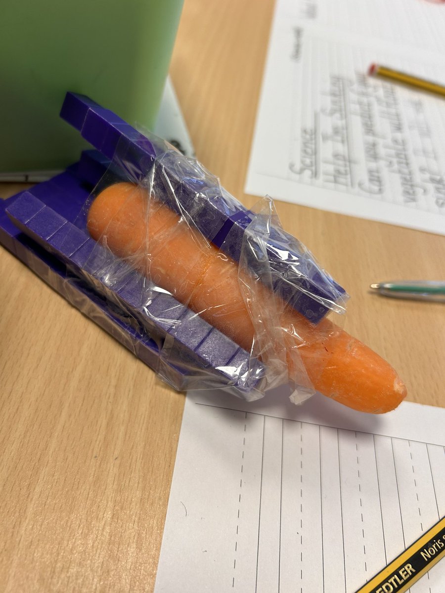HellingtonBoots's tweet image. What did you do at work today? 🤔 

We made carrots float! 🥕 
Save the Carrots! 🛟
👩‍🏫 
#BritishScienceWeek 🧪🧬 👩‍🔬